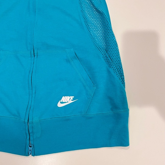 Nike Sleeveless Hoodie / Coverup - Picture 4 of 6